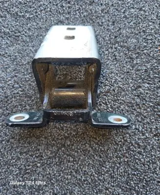 Opel Meriva B Front door upper hinge 010KSD1E