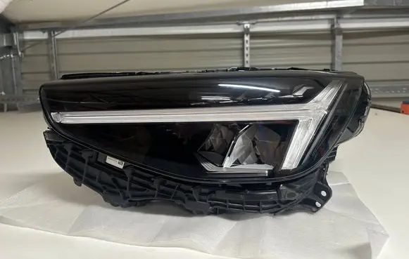 Volvo XC40 Headlight/headlamp 32404624