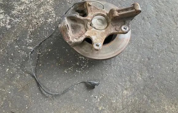 Front wheel hub