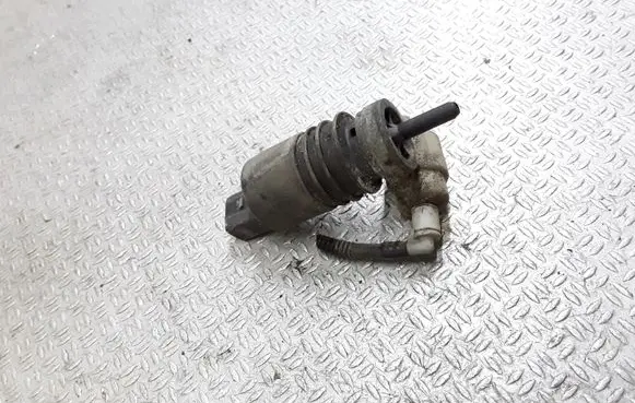 Volkswagen Touran I Windscreen/windshield washer pump