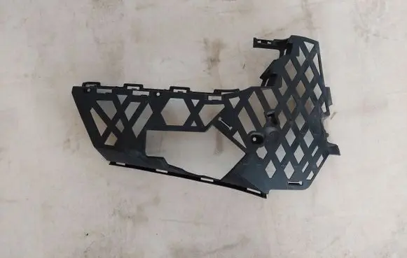 Front bumper mounting bracket