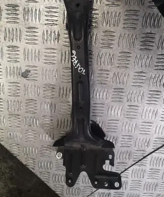 Volkswagen Touareg I Radiator support slam panel bracket 7L0805799
