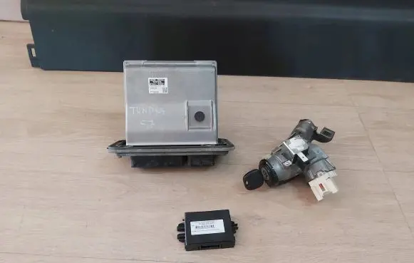 Toyota Tundra II Other control units/modules 89661-0CM31