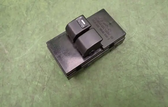 KIA Venga Quarter vent window switch 935701H021