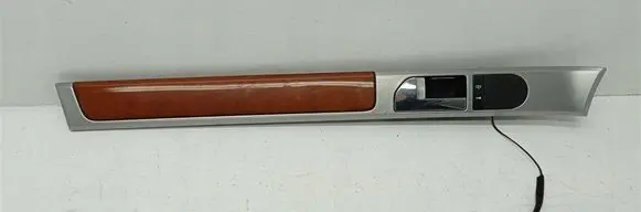Volkswagen Touareg I Front door trim bar 