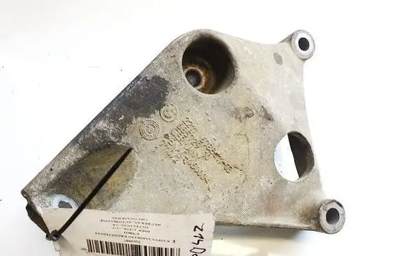 BMW 1 E81 E87 Engine mounting bracket 68572910