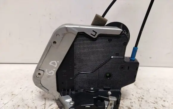 Lexus IS 220D-250-350 Rear door lock 8E2713