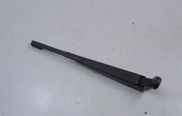 Front wiper blade arm