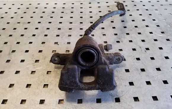 Honda CR-V Rear brake caliper