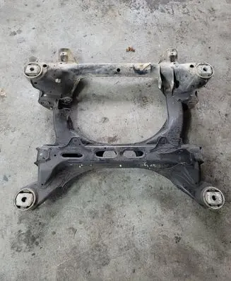 Volkswagen Touareg I Front subframe