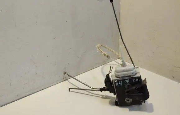 Audi A4 S4 B5 8D Front door lock 8D1837015F
