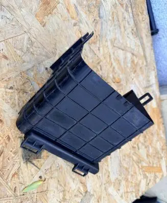 Volkswagen PASSAT B6 Battery box tray 1K0915336B