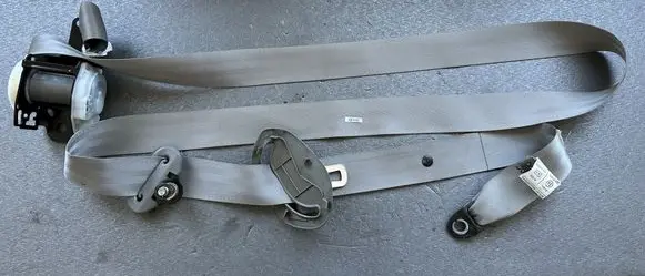 Nissan Patrol Y61 Middle seatbelt (rear) 88845VB300