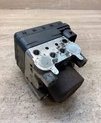 Toyota Previa (XR30, XR40) II ABS Pump 4451028080 8954128180