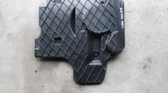 Mercedes-Benz C W204 Timing belt guard (cover) A6510101867
