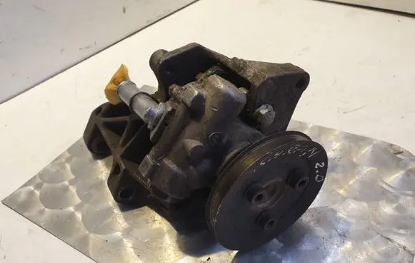 Volkswagen Sharan Power steering pump 95VW3A733DA