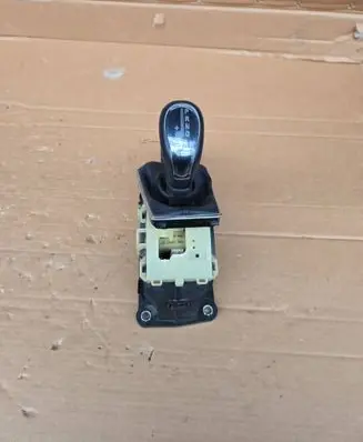 Volvo V40 Gear shifter/selector 31367483