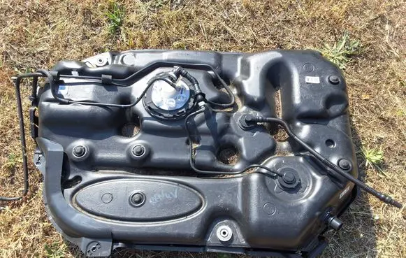 Toyota RAV 4 (XA50) Fuel tank 