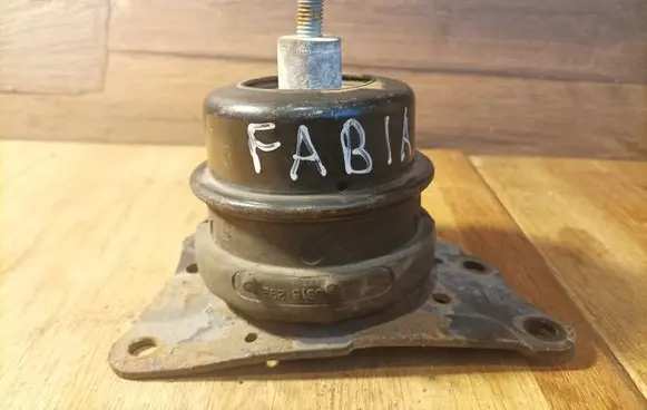 Skoda Fabia Mk1 (6Y) Engine mount bracket
