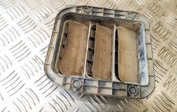 Honda CR-V Quarter panel pressure vent 