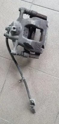 Toyota Auris E180 Front brake caliper