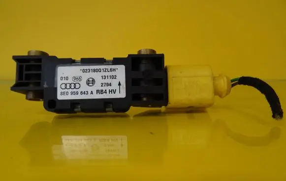 Audi A6 S6 C5 4B Airbag deployment crash/impact sensor 8E0959643A