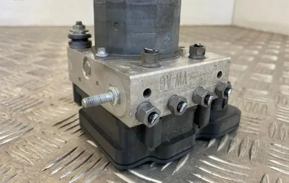 Skoda Roomster (5J) ABS Pump 6R0907379AS 6R0907379AT 0002