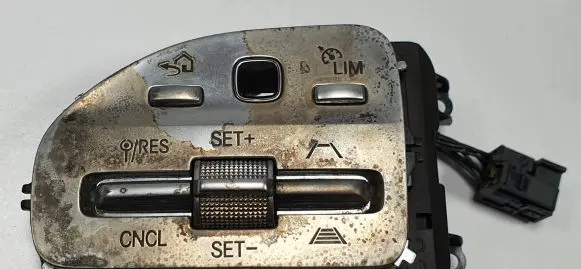 Mercedes-Benz GLE W167 Steering wheel buttons/switches A0999058205
