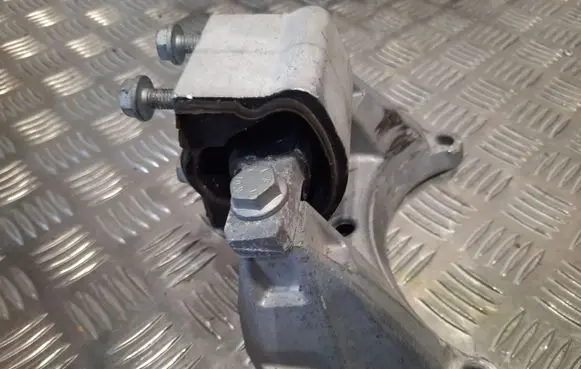 Mercedes-Benz E A207 Gearbox mounting bracket A2112420340