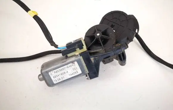 Mercedes-Benz C W203 Seat adjustment motor a2038201942 82041806-4