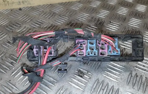 Volkswagen PASSAT B6 Fuse module 1K2937503A