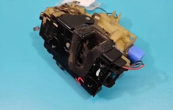Volkswagen Polo IV 9N3 Front door lock 3B1837015AM IMPRK1428531