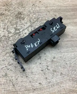 BMW 3 E46 Electric window control switch 8381518 03120010