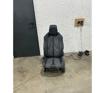 Peugeot 3008 II Front driver seat 