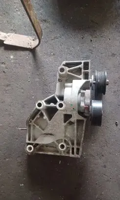 Opel Insignia A A/C compressor mount bracket 55582510 22743543 C09960A