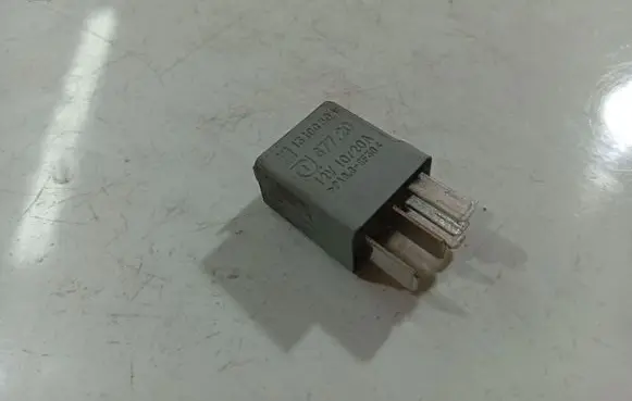 Opel Zafira B Other relay 13100504