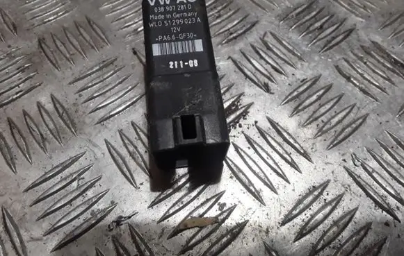 Volkswagen Caddy Glow plug pre-heat relay 038907281D