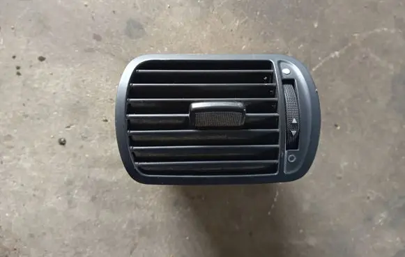 Audi A3 S3 8L Dash center air vent grill 8L0820901