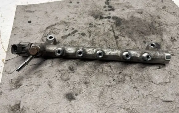 Volvo V60 Fuel main line pipe 31303612