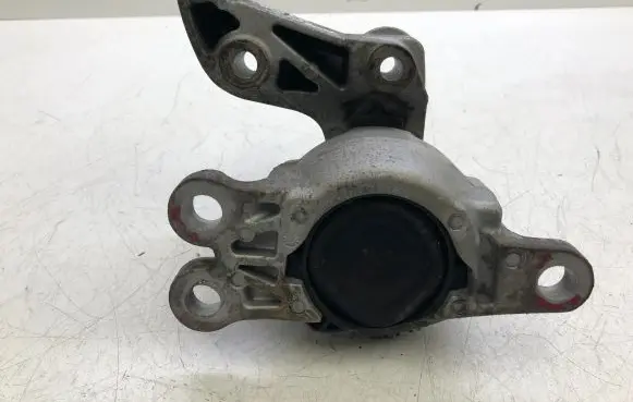 Nissan X-Trail T32 Engine mount bracket 112114BA0A