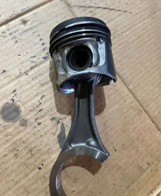 Infiniti FX Piston with connecting rod 10653