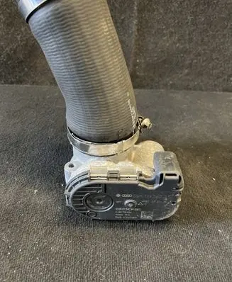 Volkswagen Polo VI Throttle valve 06K133062AS