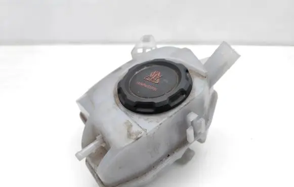 Volkswagen Taigo Coolant expansion tank/reservoir 2Q0121407D