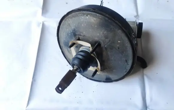 Mazda 626 Brake booster 83404325 834-04325