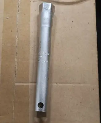BMW 7 E32 Wheel nut wrench 