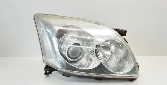 Toyota Avensis T250 Headlight/headlamp