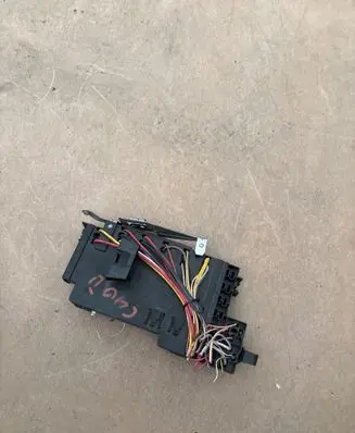 Renault Clio III Fuse box set 7700415565