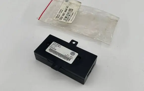 Volkswagen PASSAT B6 iPod connector socket 000051444K