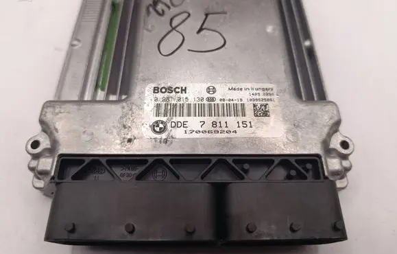 BMW 5 E60 E61 Engine control unit/module 0281015130 7811151 170069204