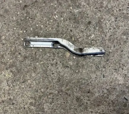 BMW 5 F10 F11 Radiator mount bracket 7583119